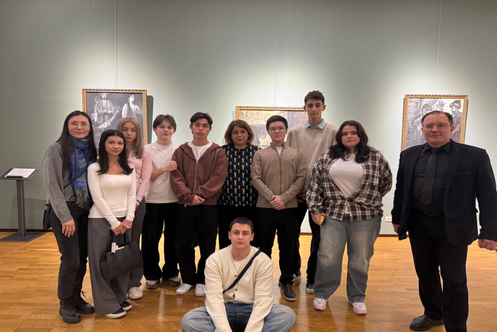 Учащиеся нашего лицея вместе с преподавателями побывали на выставке художника Николая Шина «Алишер Навои. Диалог эпох», открывшейся в Галерее НБУ в Ташкенте. Экспозиция приурочена к 585-летию со дня рождения великого поэта и мыслителя Алишера Навои.
