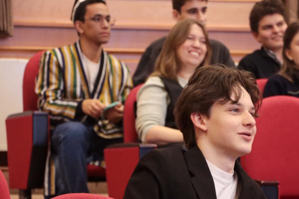 Лицеисты МГИМО-Ташкент отметили день великих поэтов ярким представлением