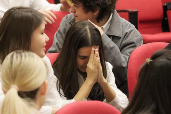 Выпускники Лицея МГИМО-Ташкент сдают итоговое сочинение